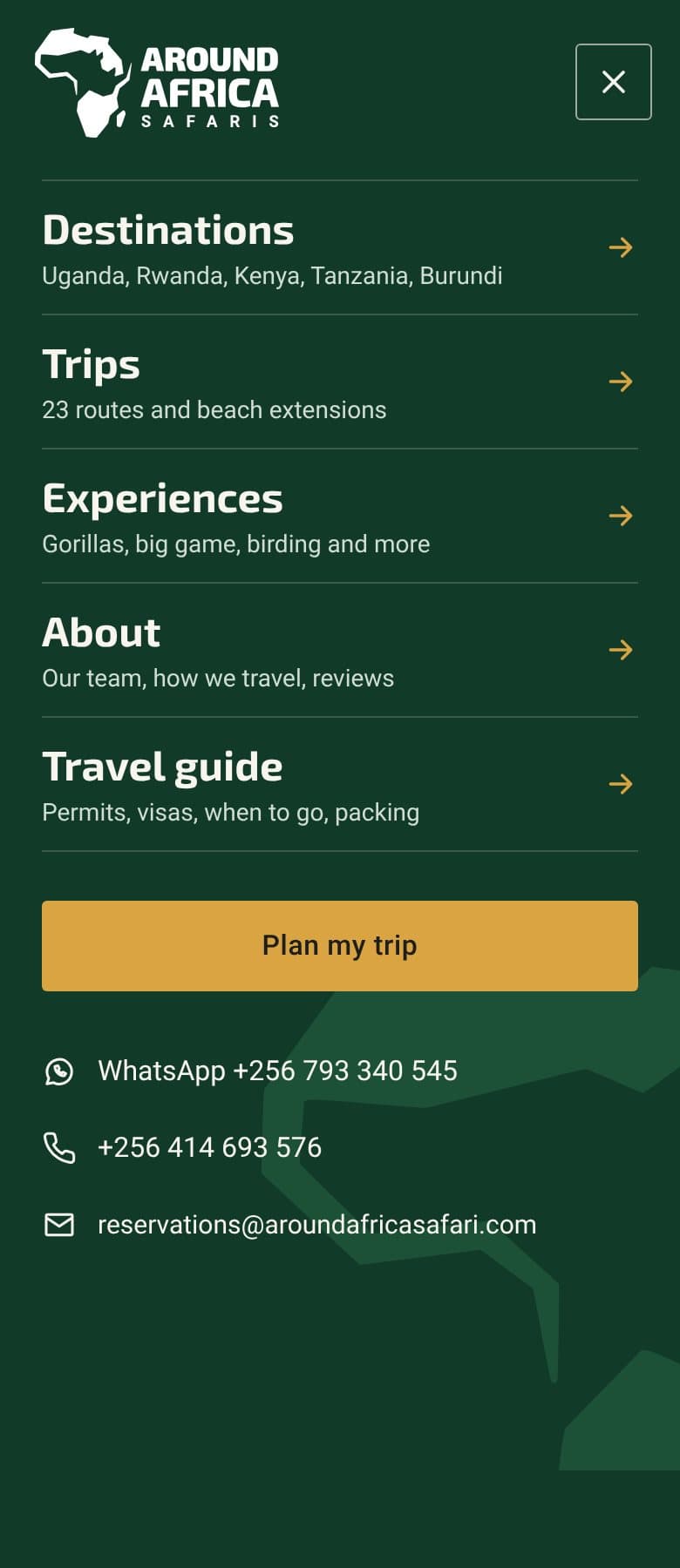 Menú a pantalla completa en un móvil, con las cinco secciones y el botón Plan my trip.